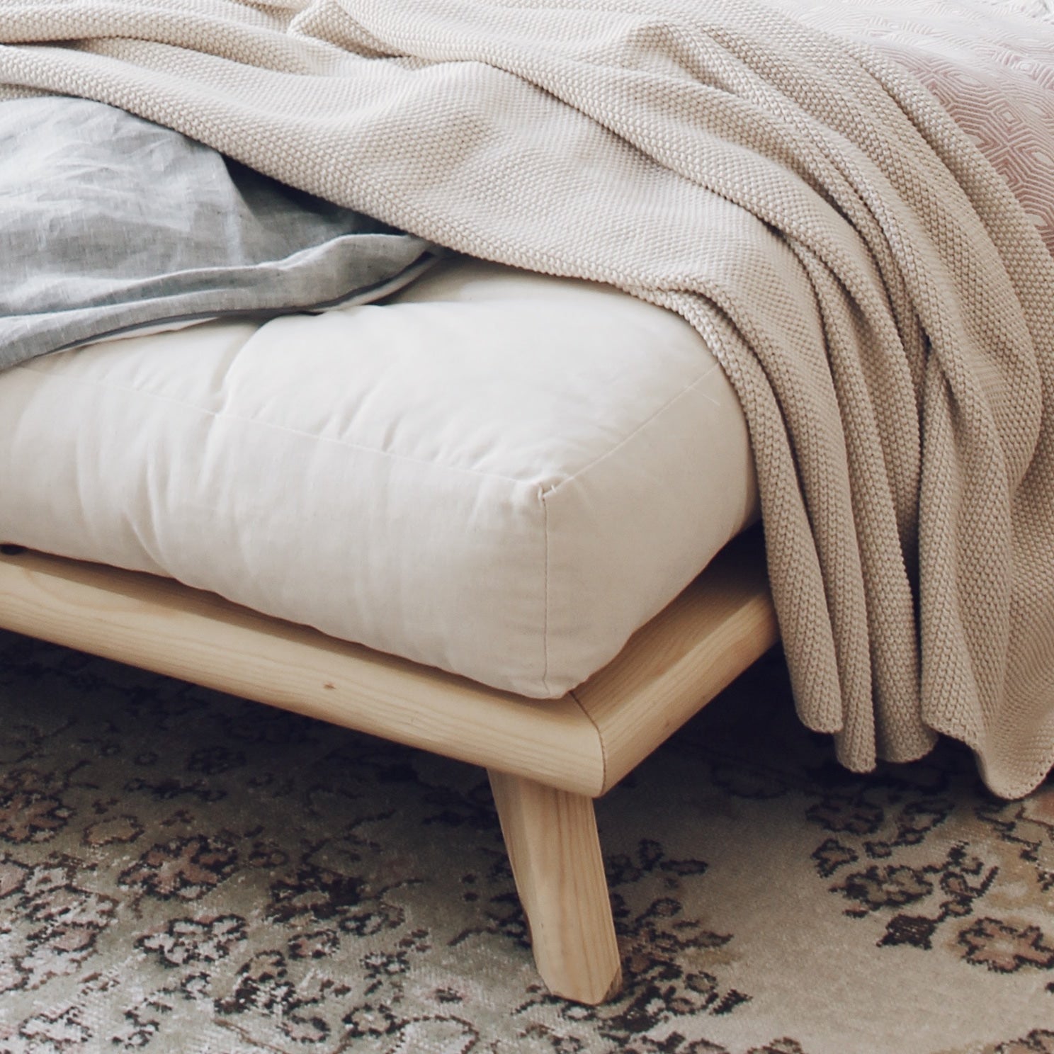 SENZA BED CLEAR LACQUERED 180 X 200