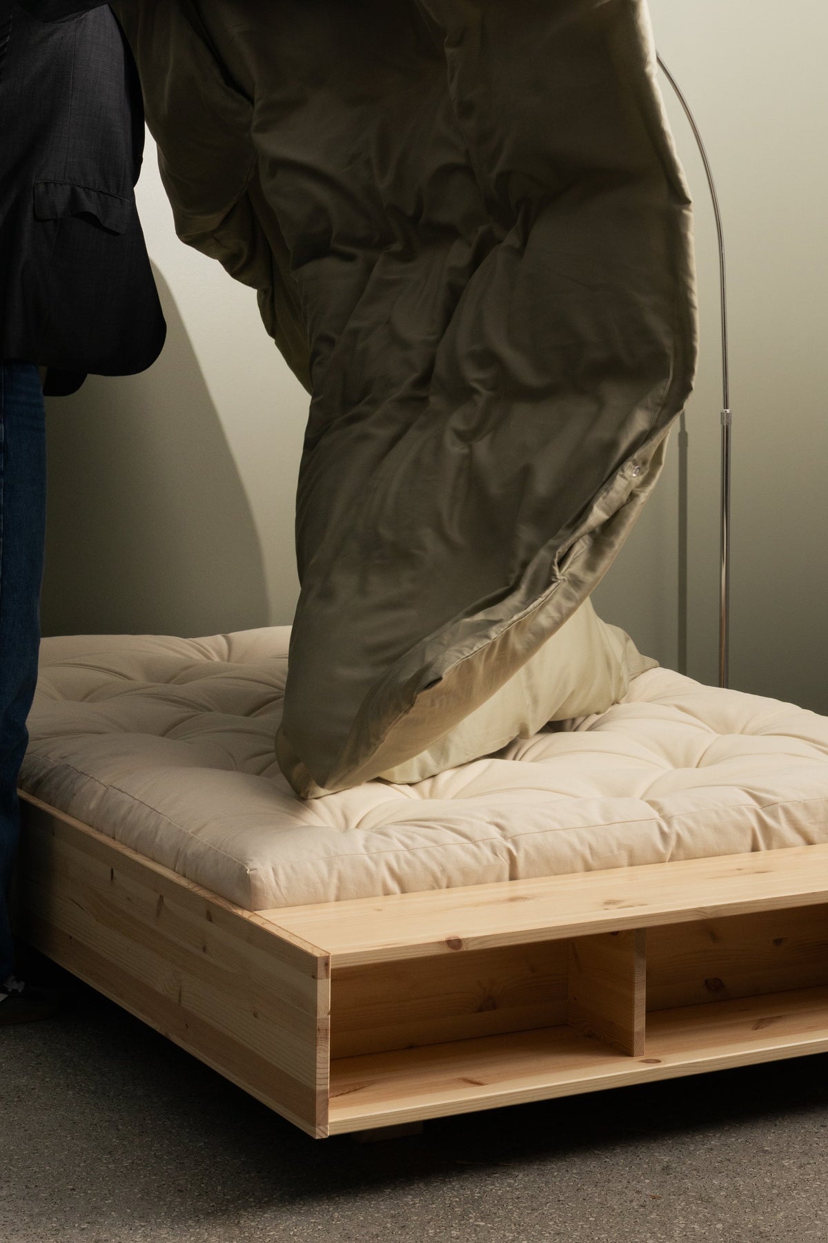 MERGE BED RAW FULL SIZE