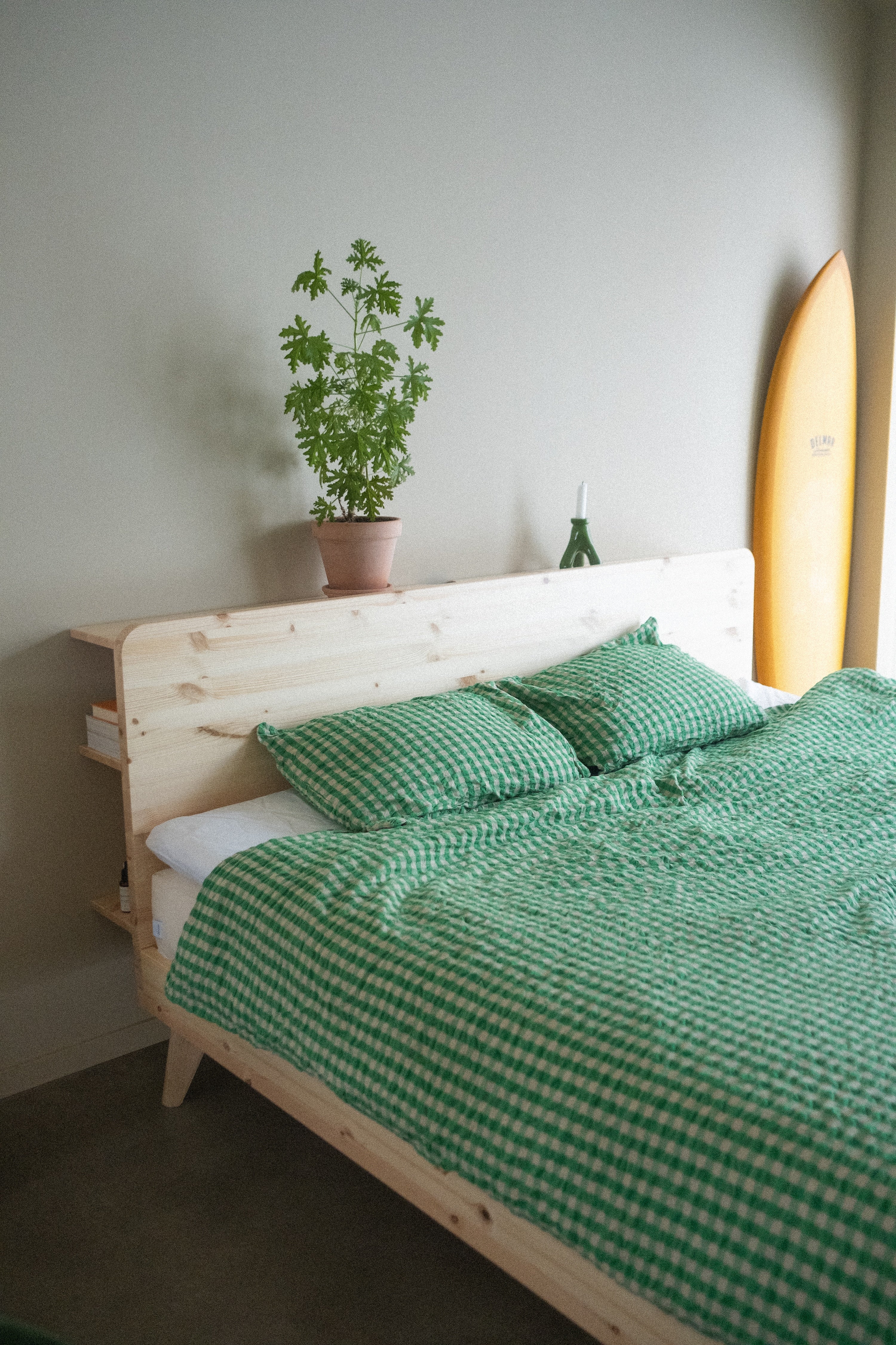 RETREAT BED CAROB BROWN 160 X 200