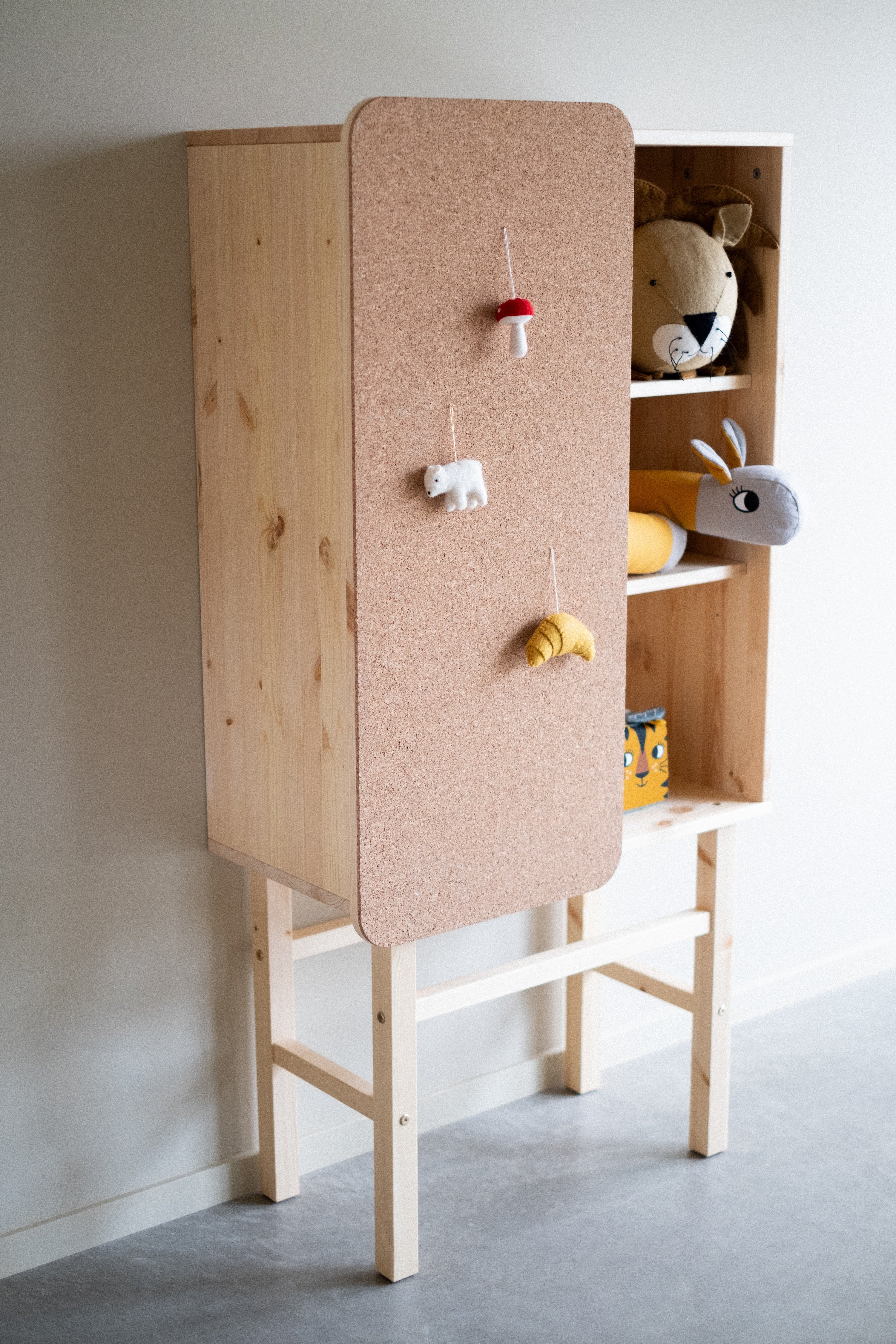 SLIDE CABINET