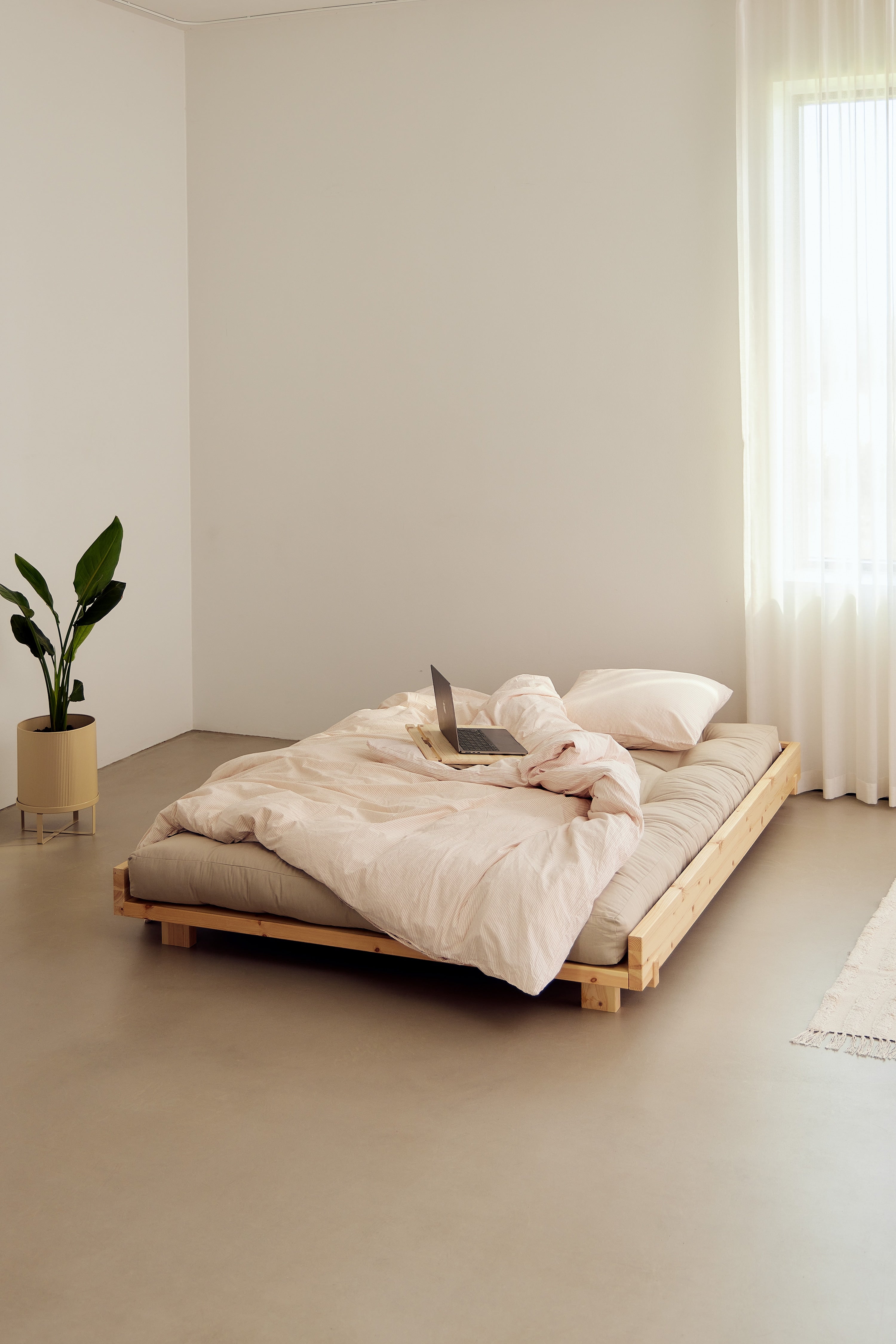 SOCIAL BED CLEAR LACQUERED 160 X 200 W. 2 PCS BACK RESTS AND 2 PCS SIDE TABLES