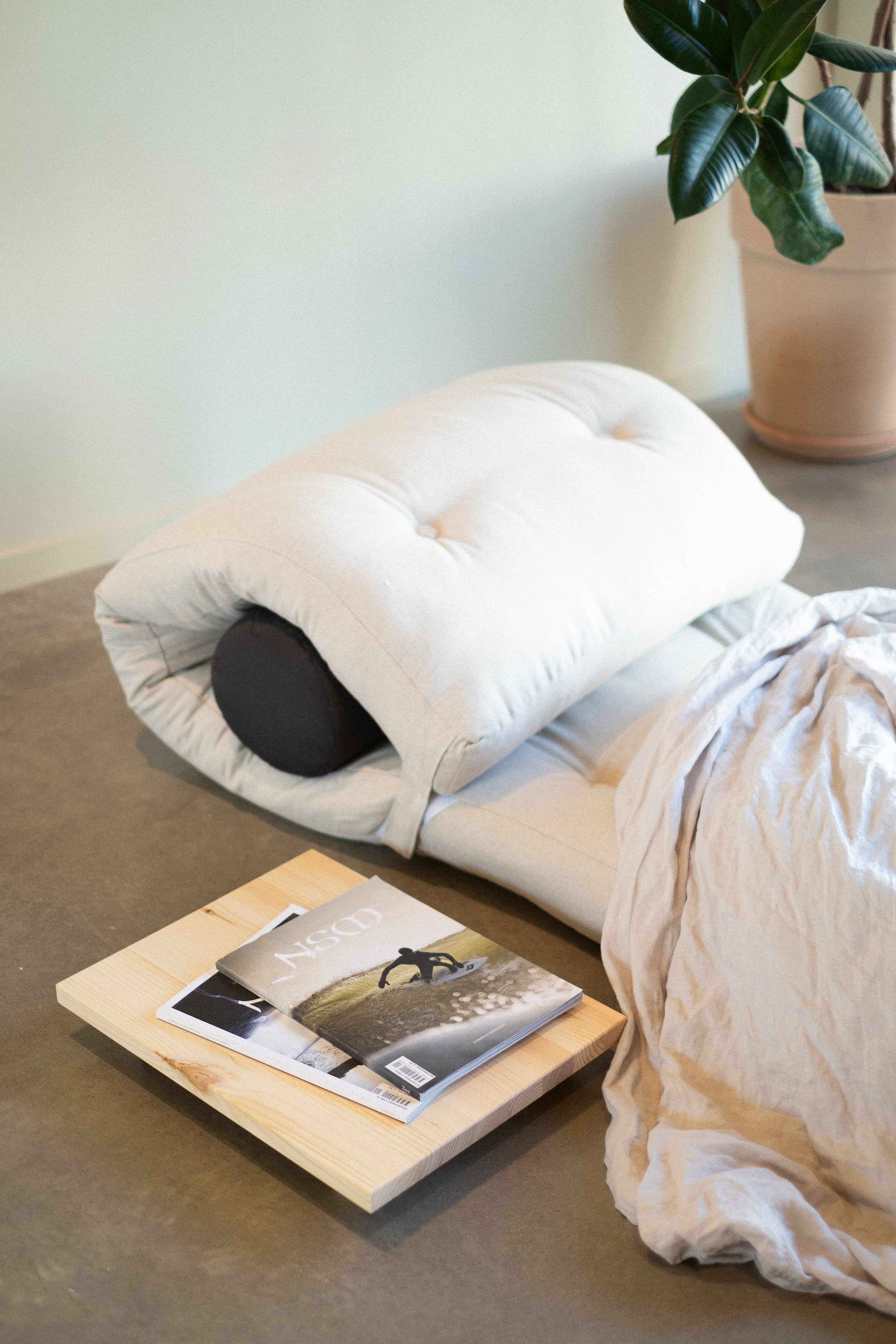 WRAP CLAY BROWN W. 1 CUSHION DARK GREY