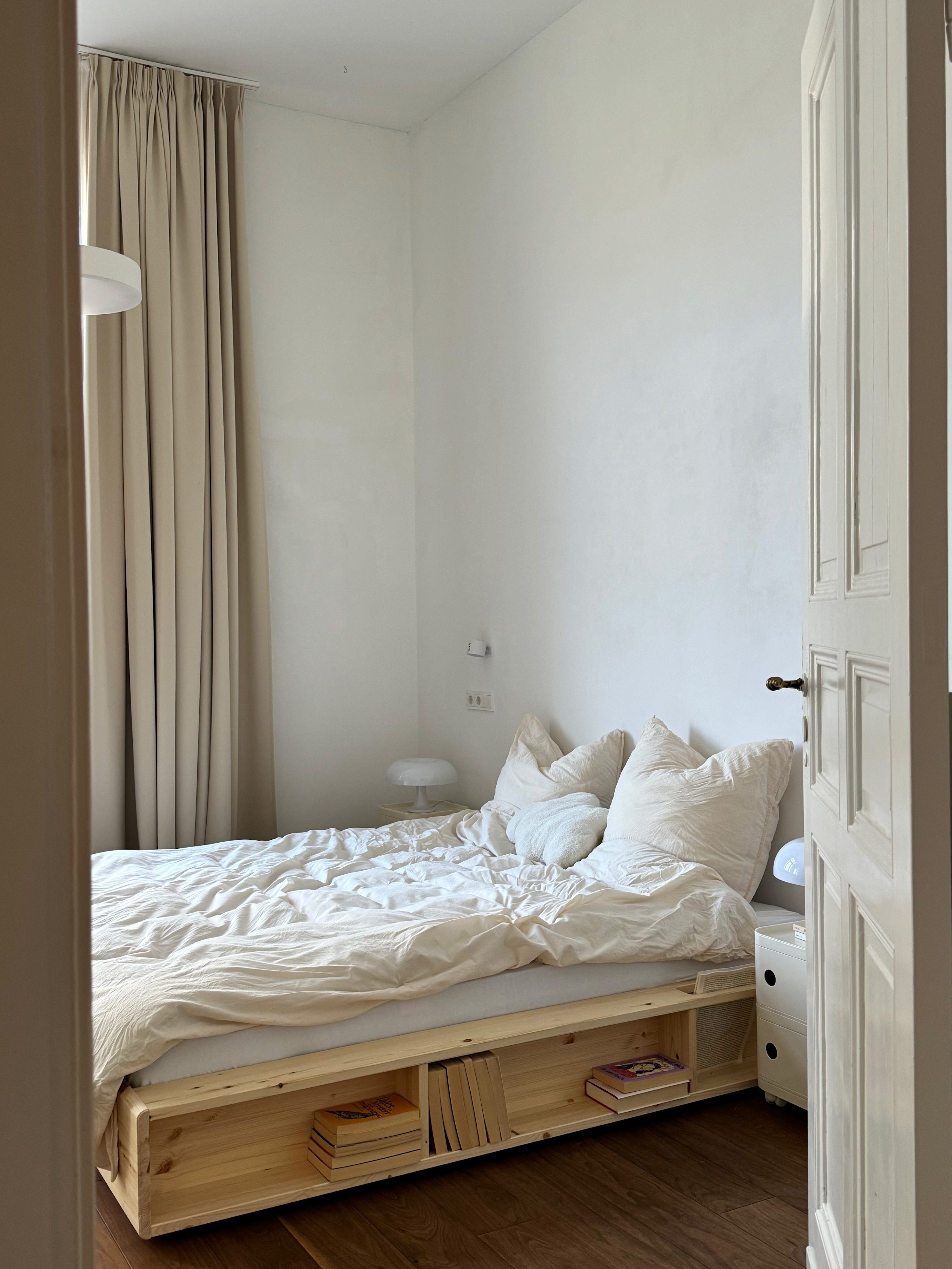 ZIGGY BED CLEAR LACQUERED 180 X 200