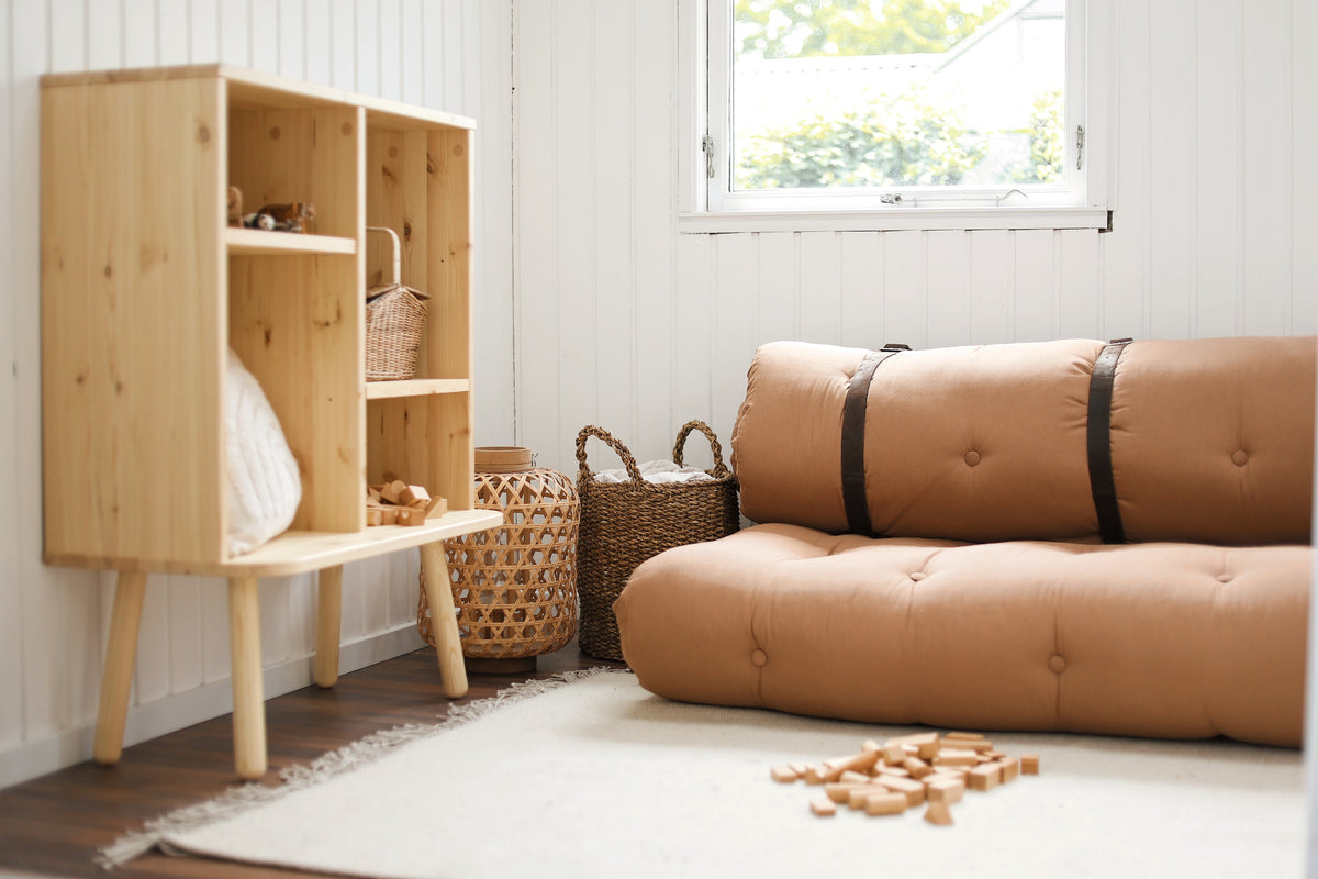 BUCKLE-UP SOFA LINEN W. 3 BROWN LEATHER BELTS