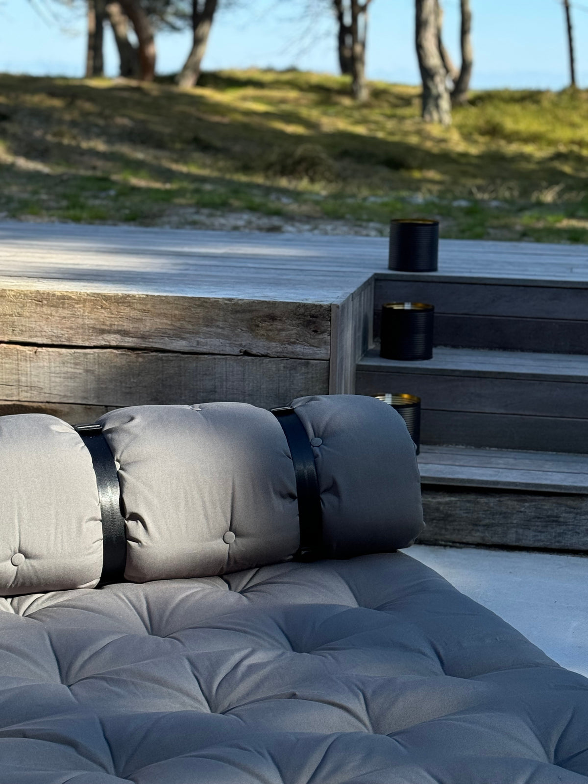BUCKLE-UP SOFA OUT™ DARK GREY W. 3 BLACK NYLON BELTS