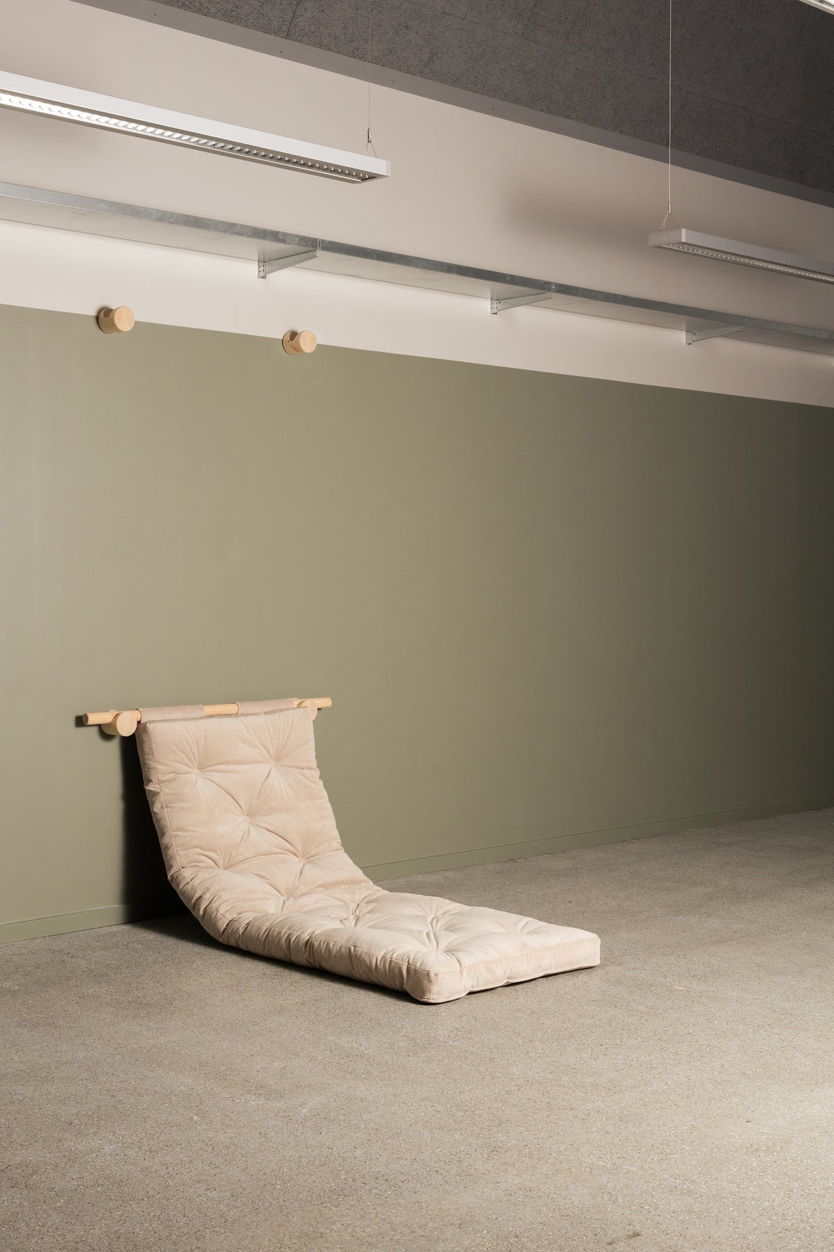 HOOKED RAW 75 x 200 W. BRAVO MATTRESS OLIVE GREEN