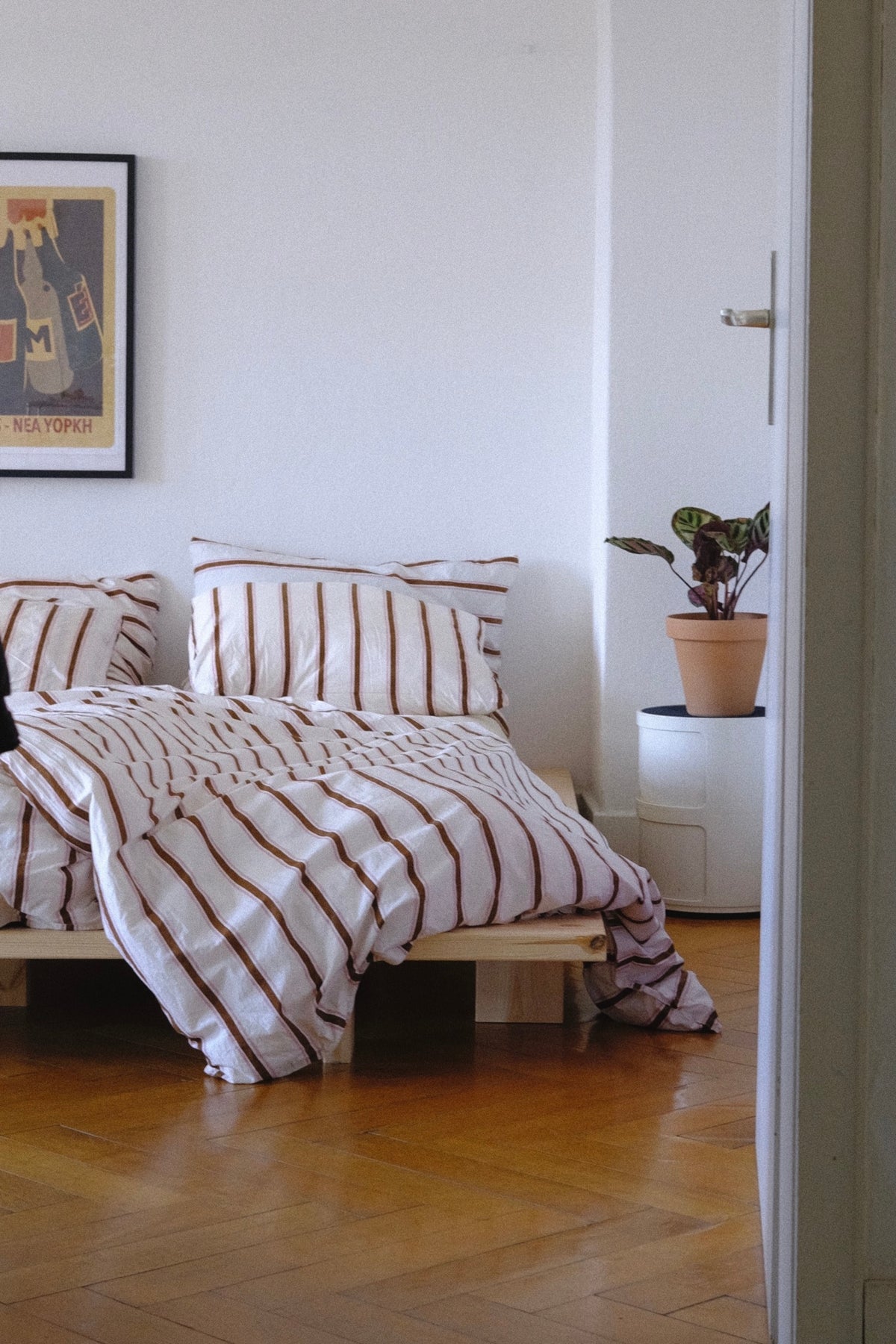JAPAN BED RAW KING SIZE