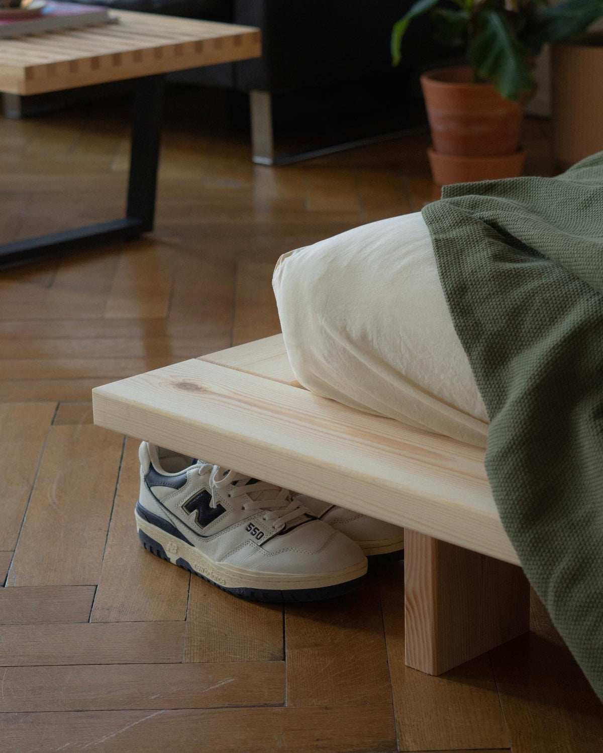JAPAN BED RAW QUEEN SIZE