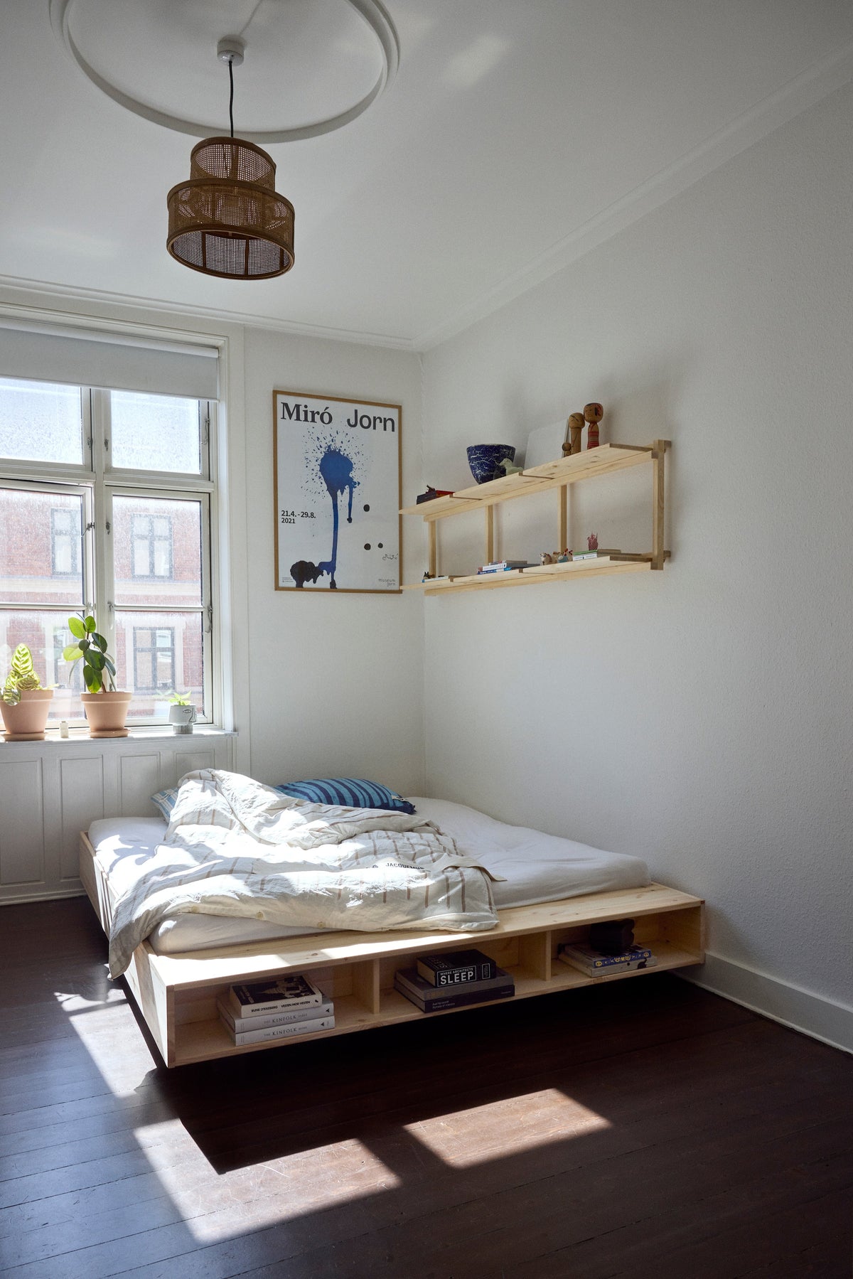 MERGE BED RAW QUEEN SIZE