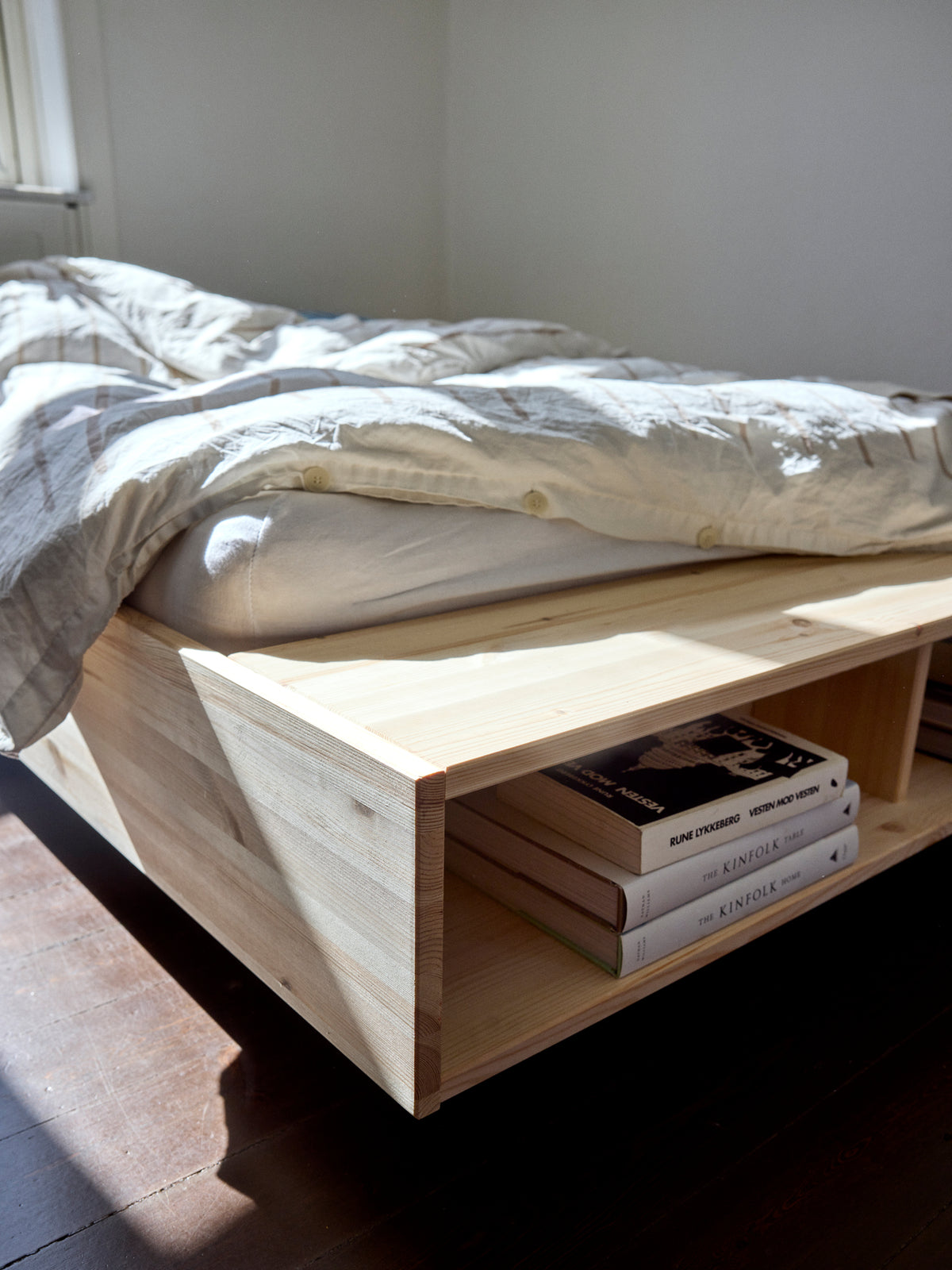 MERGE BED RAW FULL SIZE