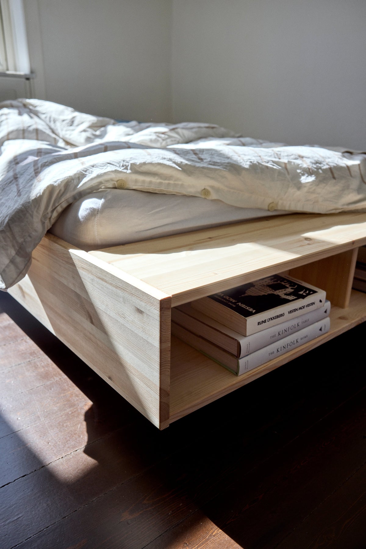 MERGE BED RAW KING SIZE