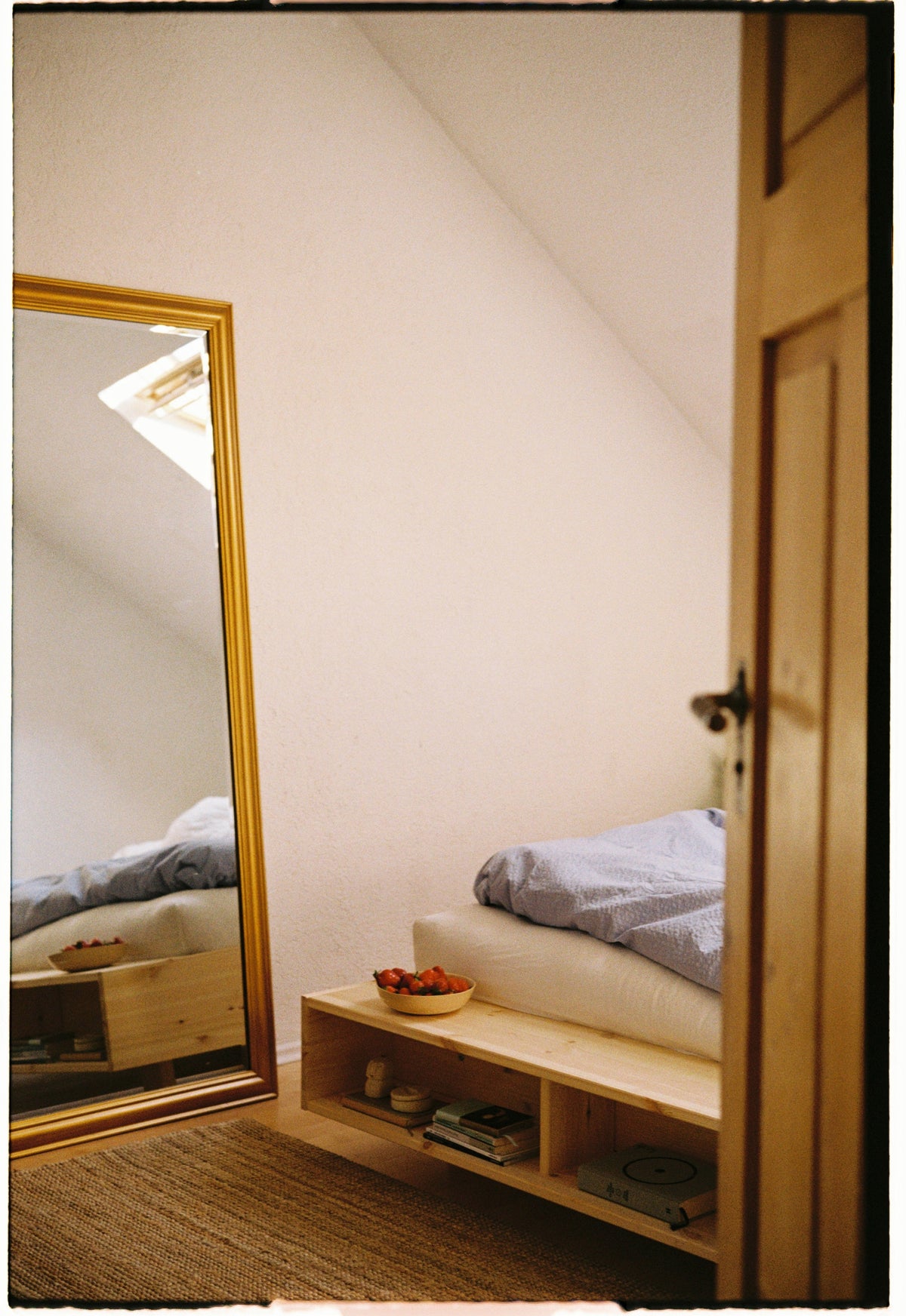 MERGE BED RAW FULL SIZE