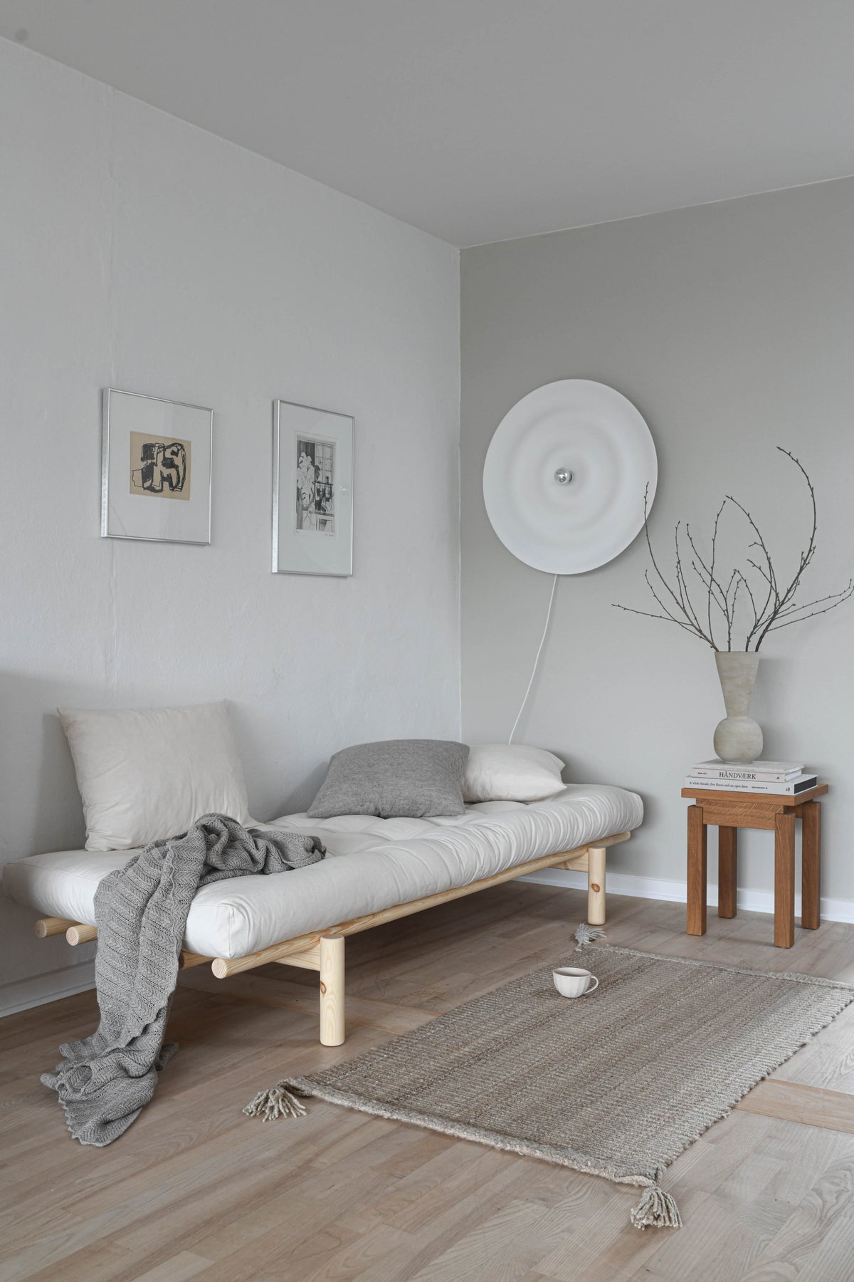 PACE DAYBED CLEAR LACQUERED W. 4-LAYER MIXED MATTRESS GREY