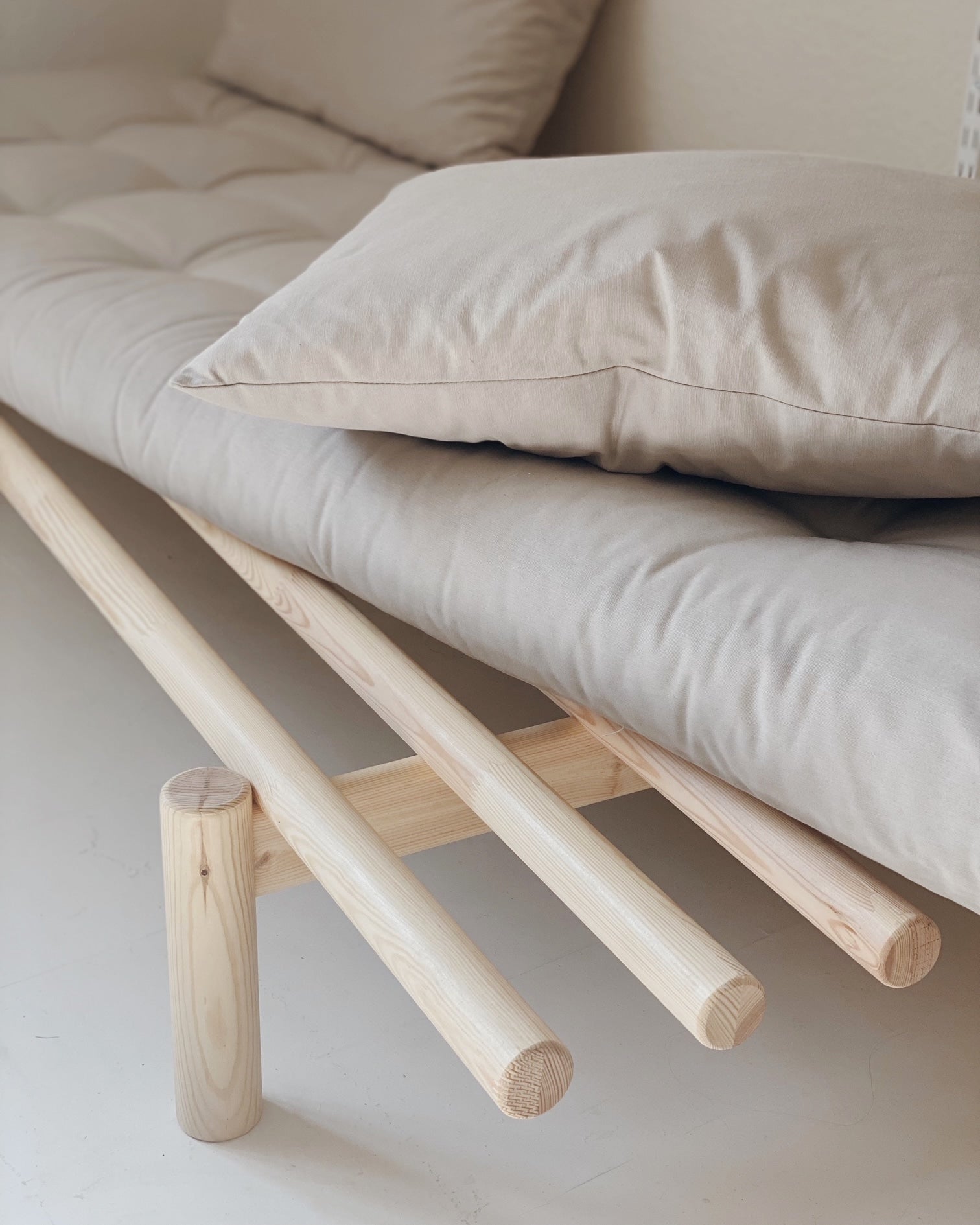 PACE DAYBED CLEAR LACQUERED W. 4-LAYER MIXED MATTRESS NAVY