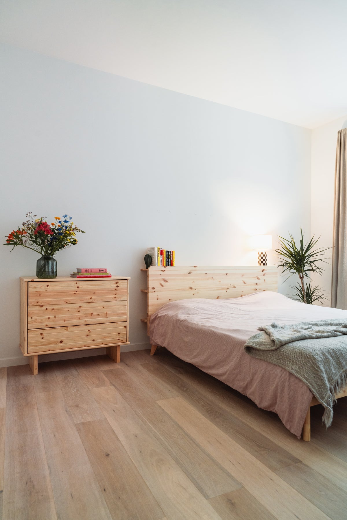 RETREAT BED CAROB BROWN 180 X 200