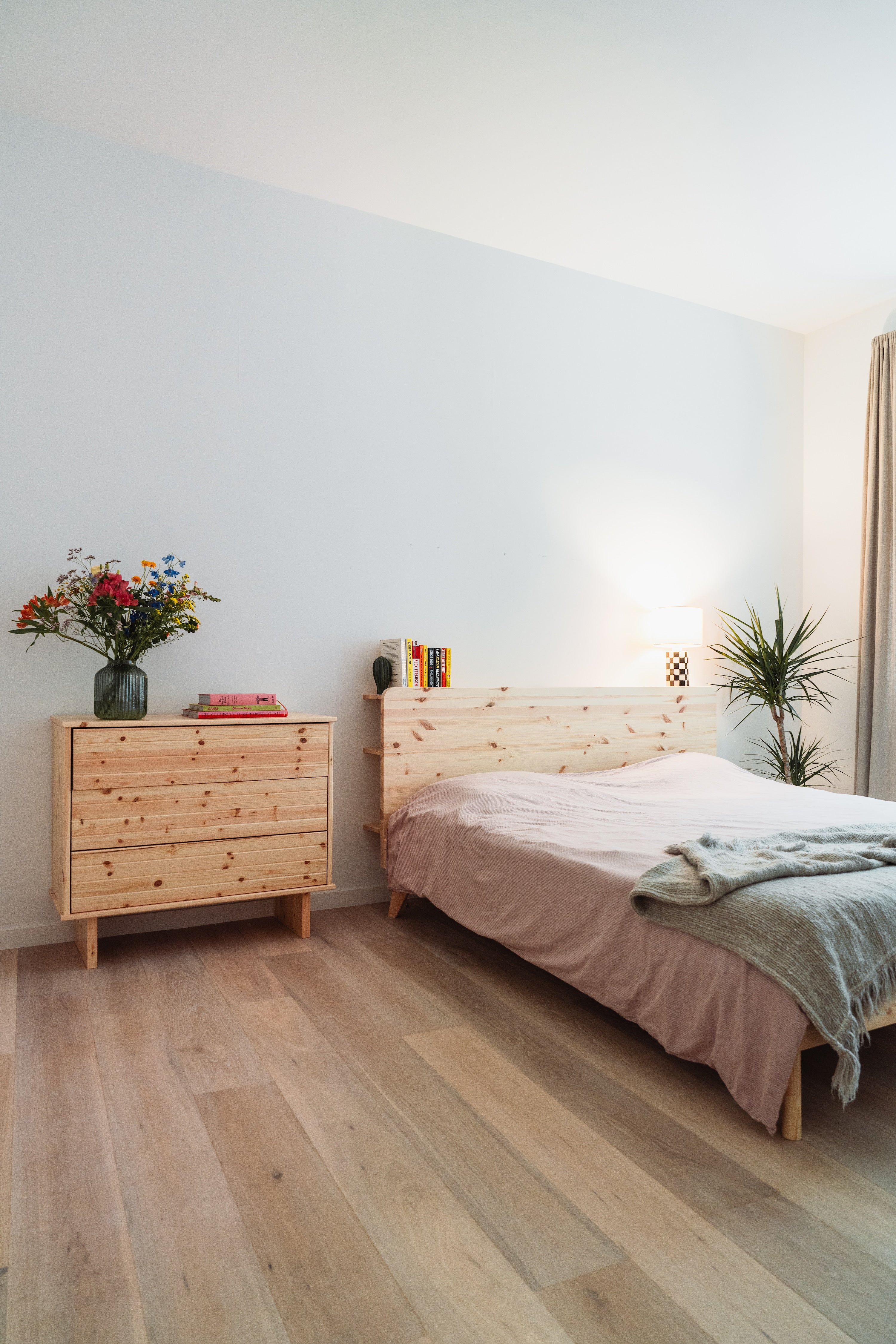 RETREAT BED CAROB BROWN 140 X 200