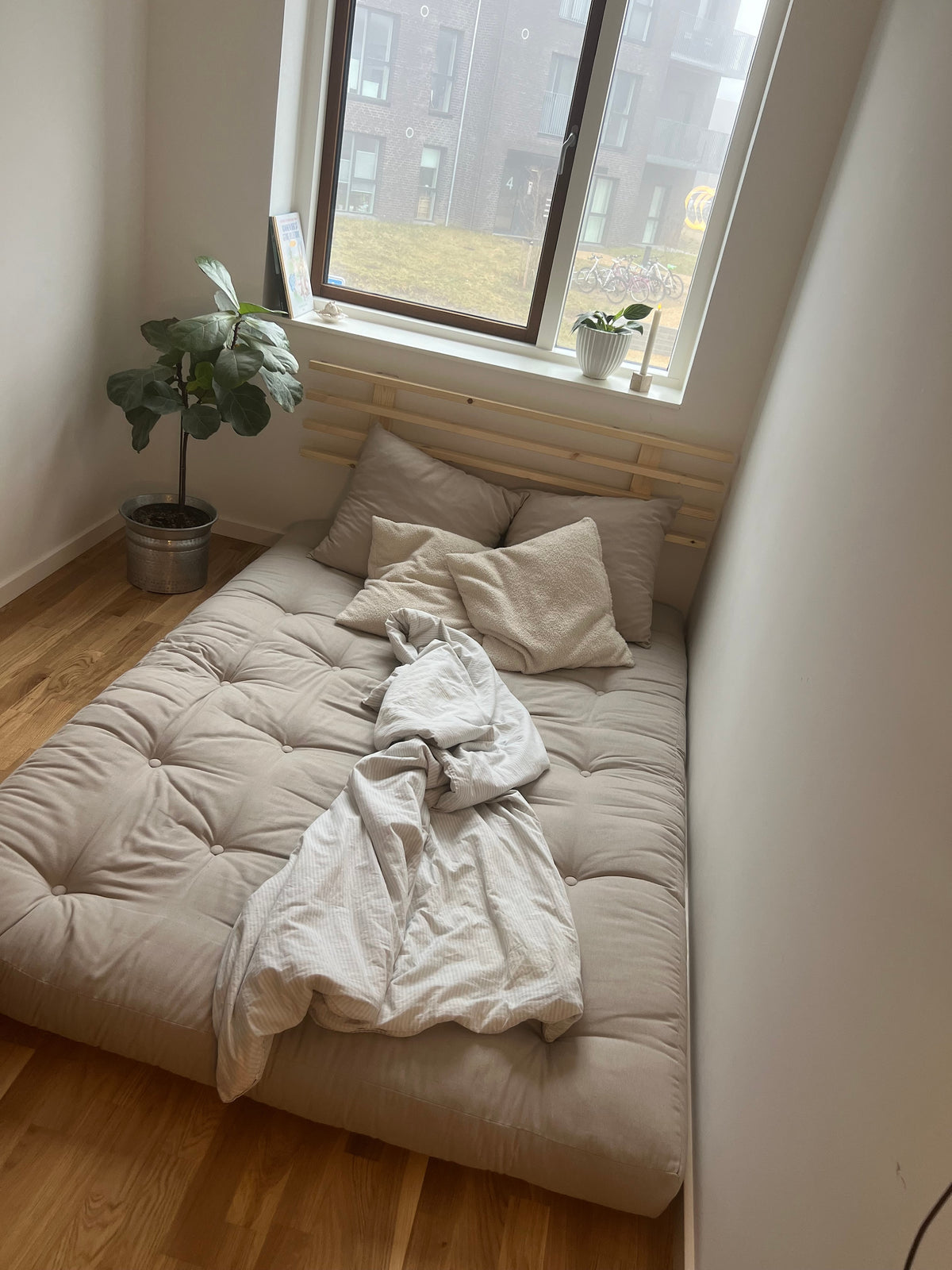 SHIN SANO CLEAR LACQUERED W. SHIN SANO MATTRESS SET GREY