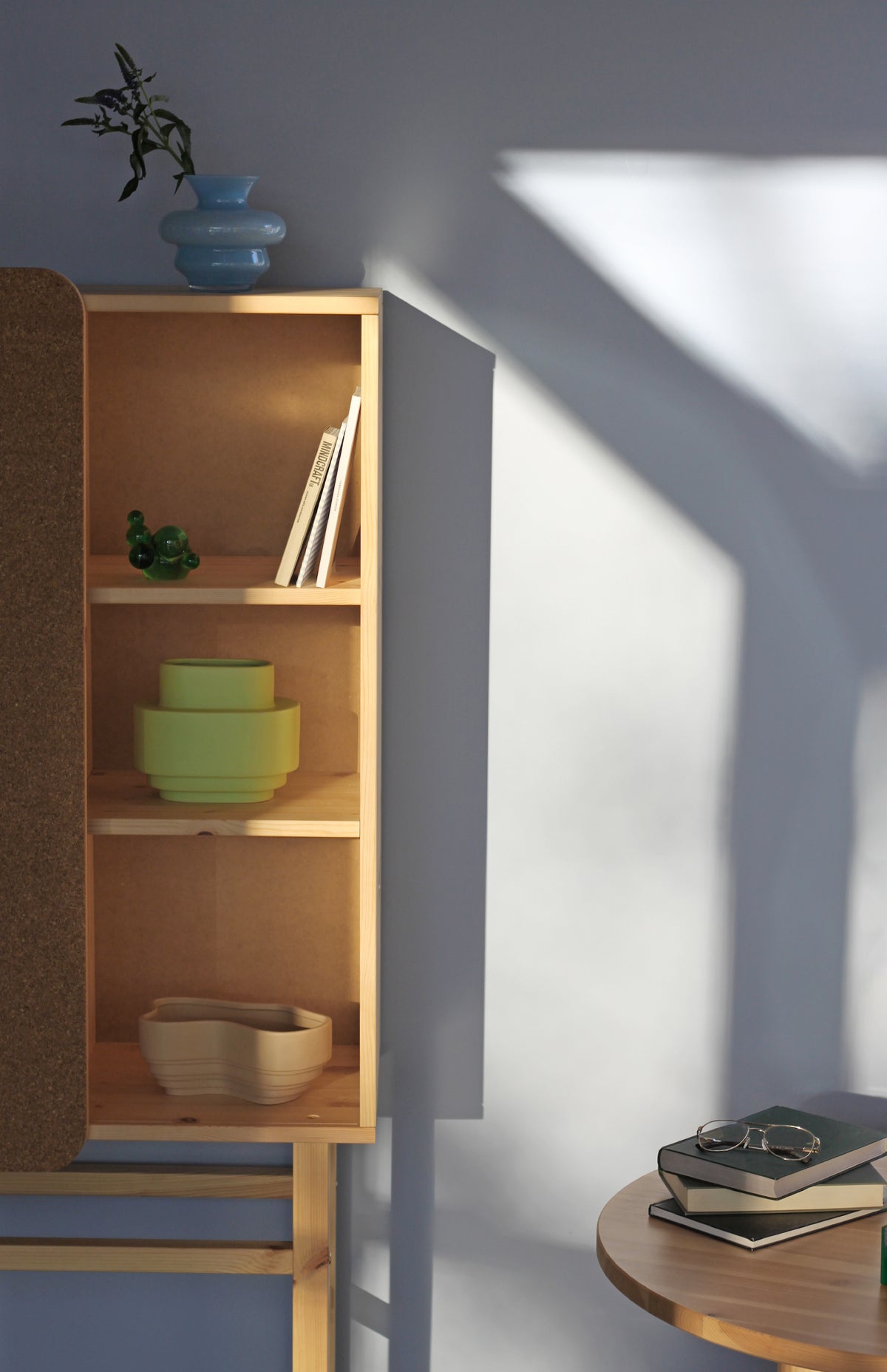 SLIDE CABINET