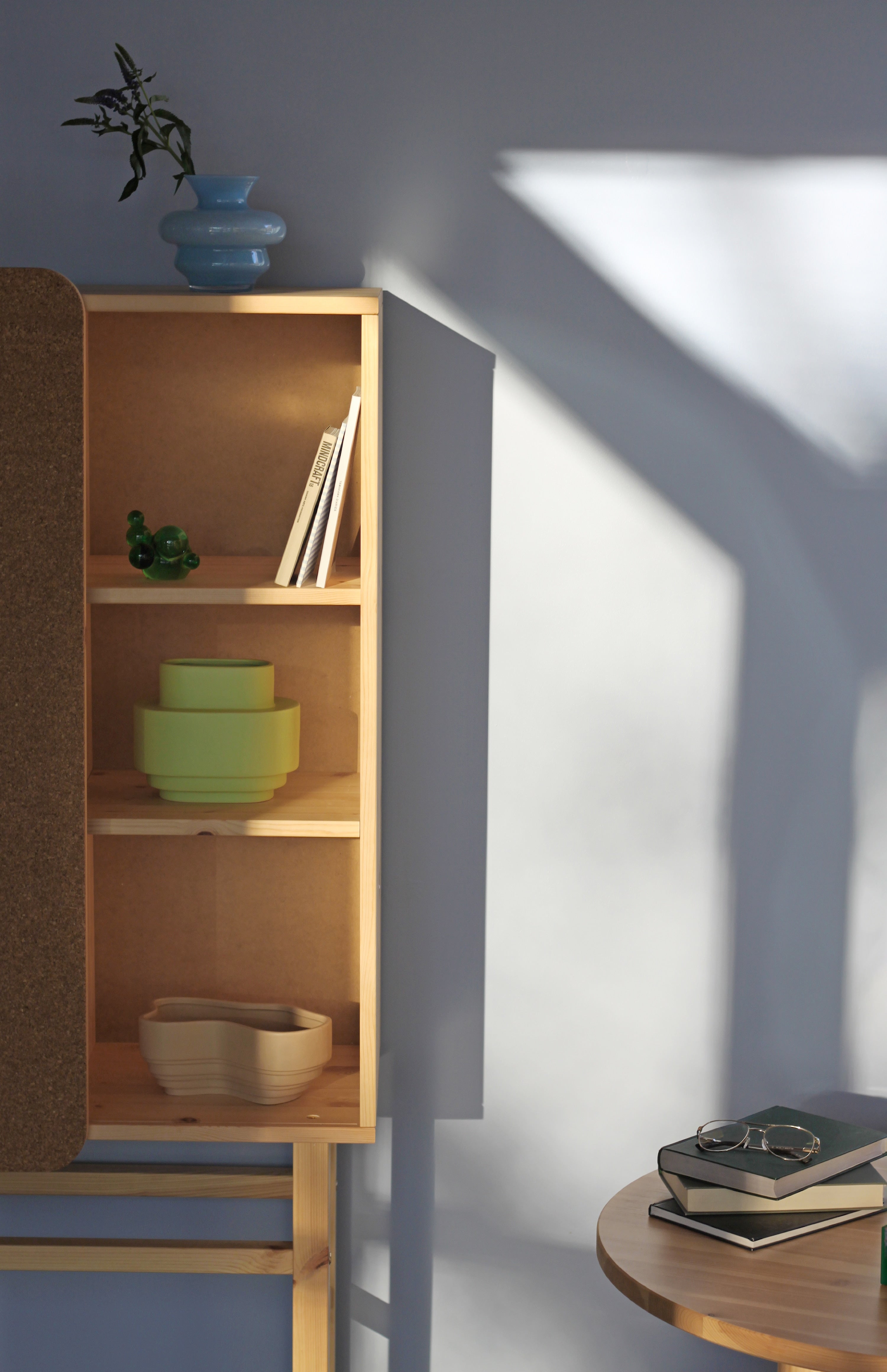 SLIDE CABINET