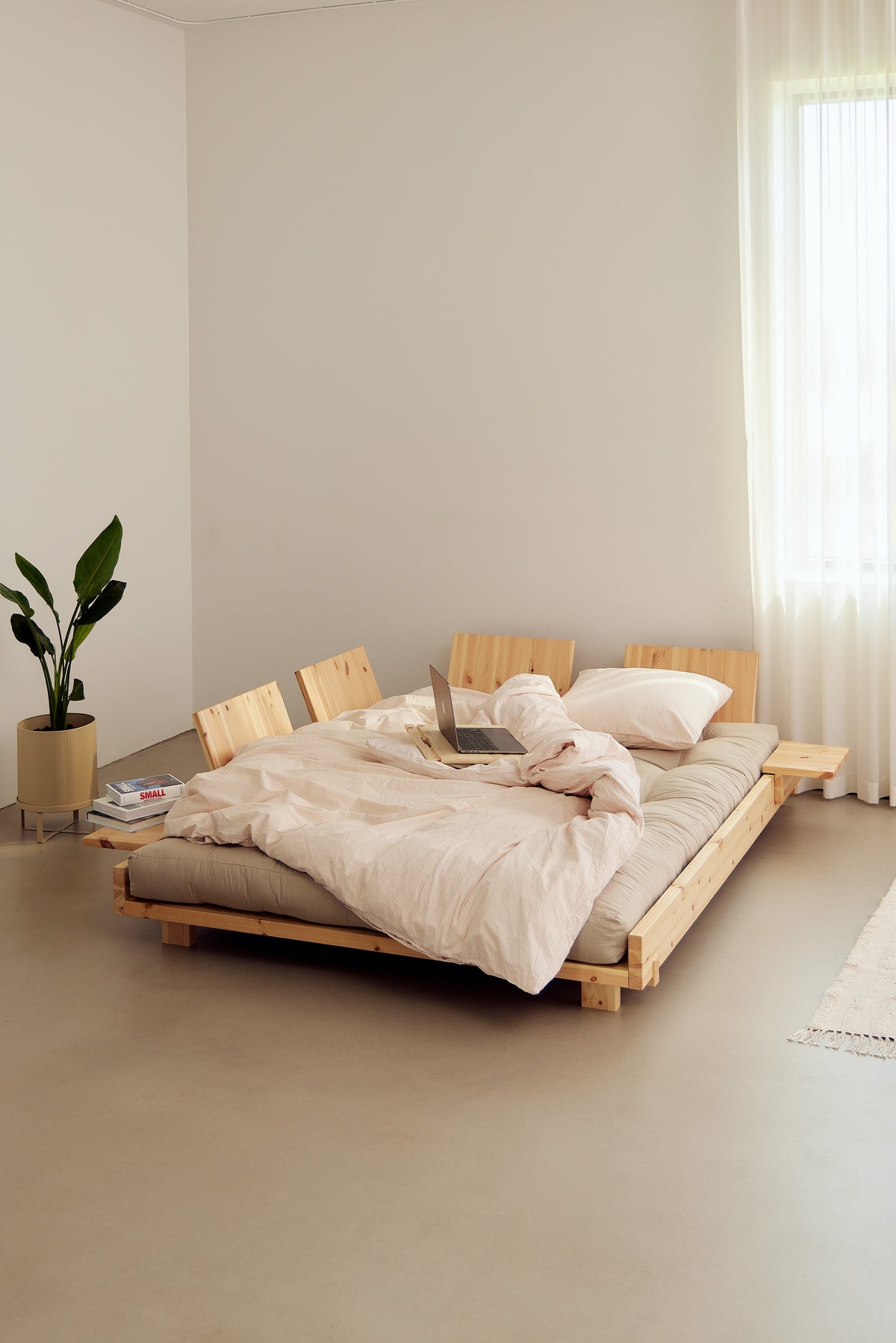 SOCIAL SOFA BED CLEAR LAC 140 X 200 W. 4 PCS BACK RESTS AND 2 PCS SIDE TABLES W. FRESH MATTRESS MOCCA