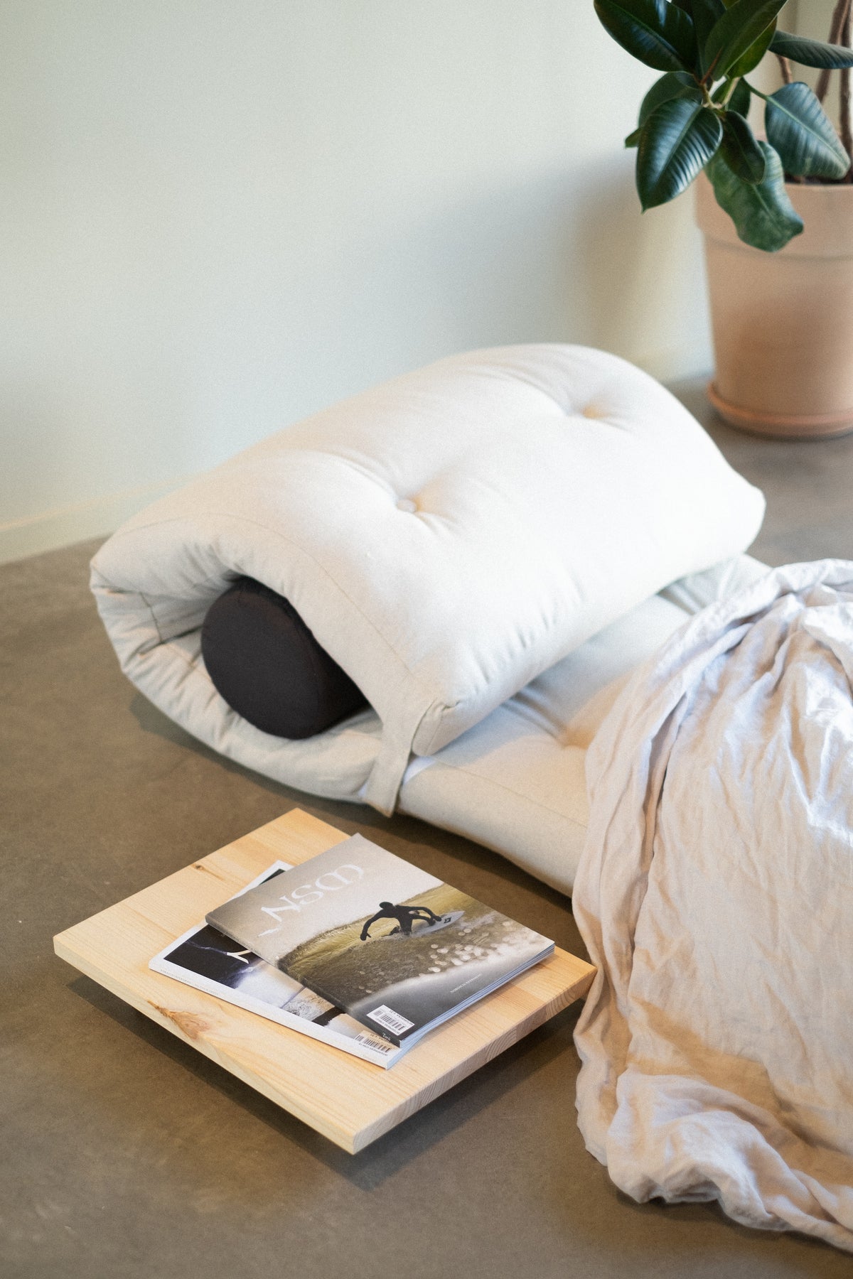 WRAP CLAY BROWN W. 1 CUSHION DARK GREY