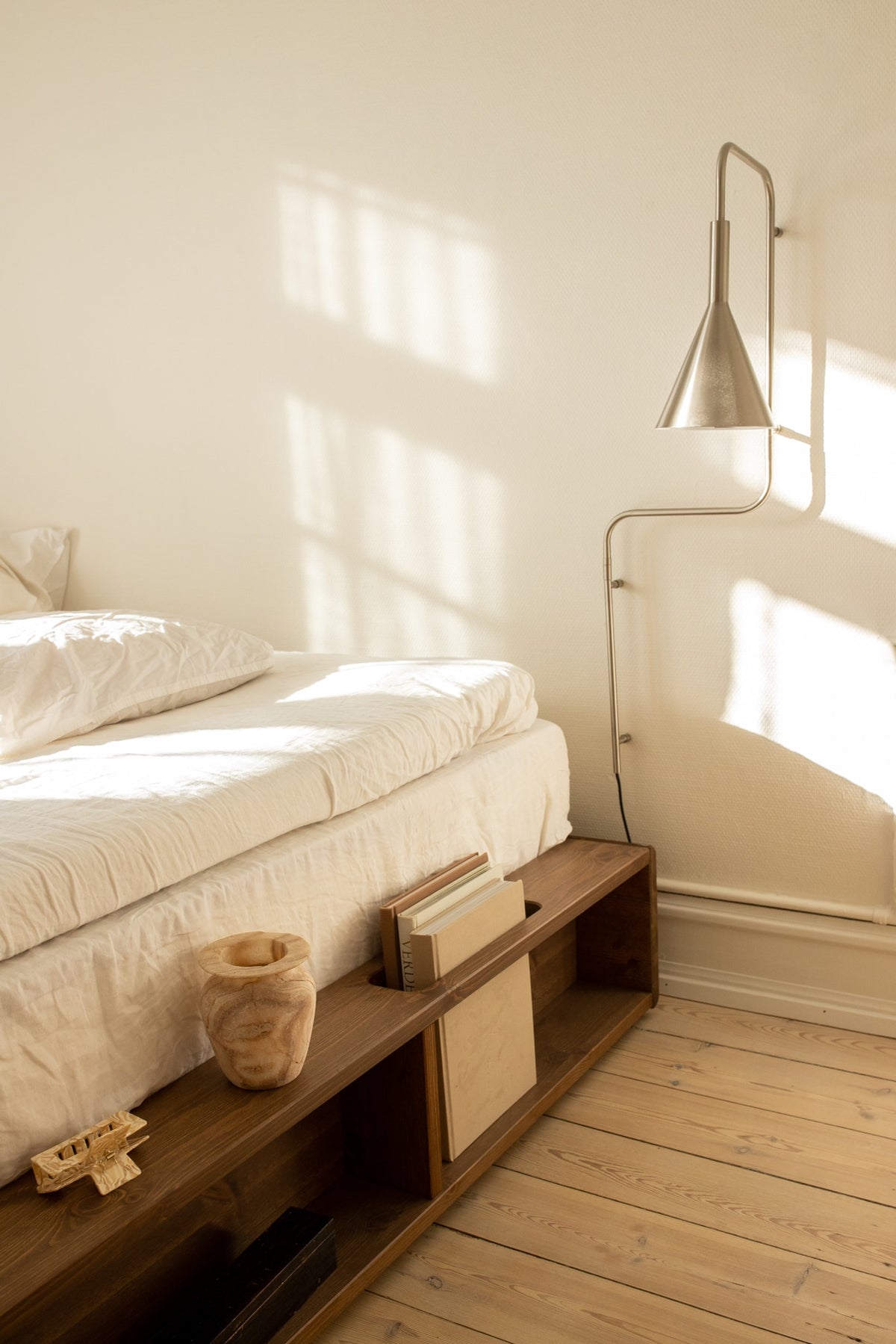 ZIGGY BED CAROB BROWN LACQUERED 140 X 200