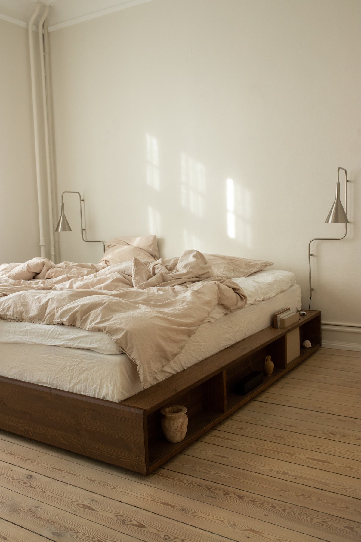 ZIGGY BED CAROB BROWN LACQUERED 180 X 200